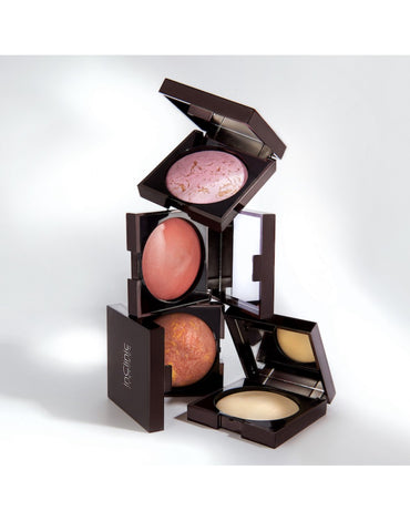 Platinum Illuminating Baked Mineral Powder - ISOLA GLOW